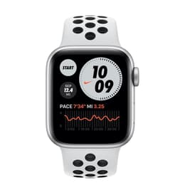 Apple Watch (Series 7) 2021 GPS + Mobilnät 41 - Aluminium Vit - Nike Sport band Svart/Vit